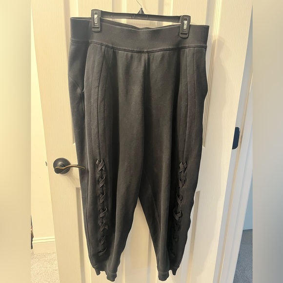 Lululemon Braided Detail High Rise Black Jogger - Picture 4 of 9